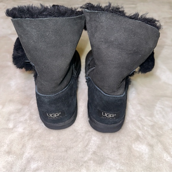 UGG Australia Black Suede Leather Bailey Button Boots Size 7 - Picture 13 of 16